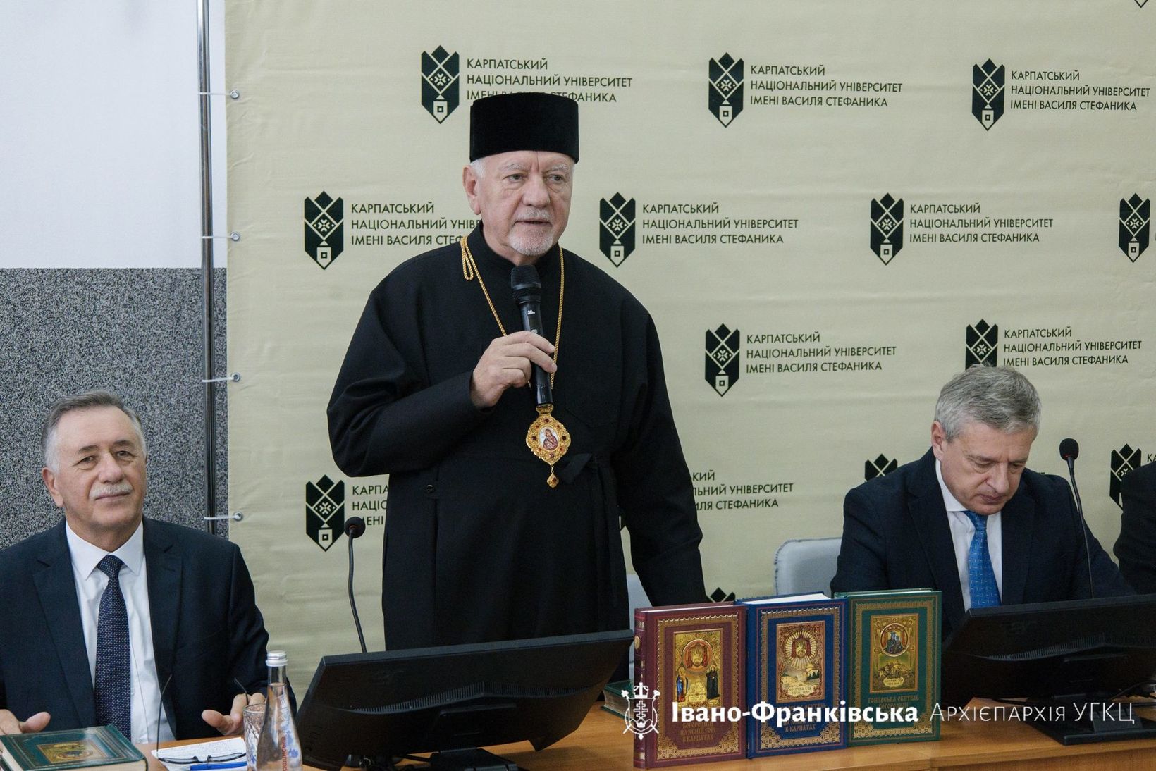 В Івано-Франківську презентували третій том монографії про Гошівську Ясногірську обитель В Івано-Франківську презентували третій том монографії про Гошівську Ясногірську обитель