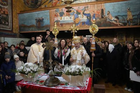 Владика Ярослав Приріз освятив відреставрований дерев’яний храм, збудований 1663 року
