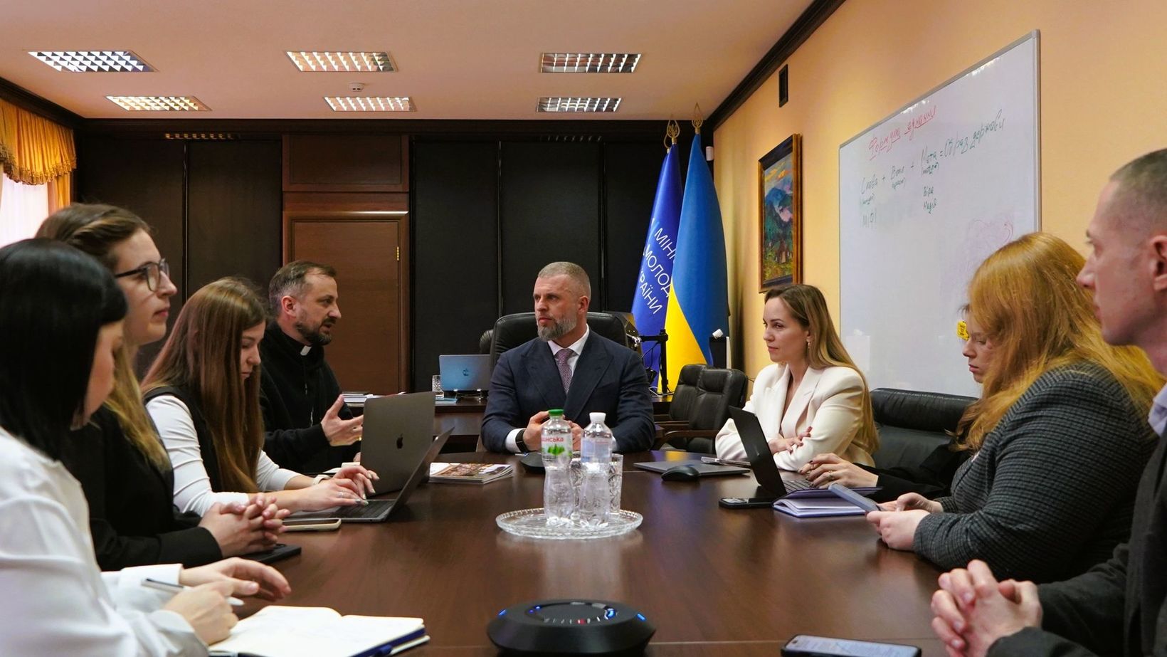 Команда Патріаршої комісії УГКЦ у&nbsp;справах молоді зустрілася з&nbsp;Міністром молоді та&nbsp;спорту України