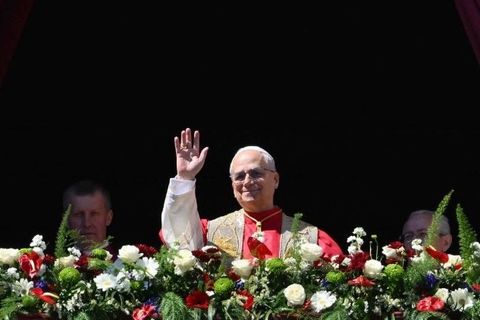 «Ввіряємо Господу серця, що очікують справжнього миру» — Папа Лев XIV запросив вірних на молитовне чування за мир у Ватикані