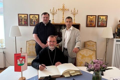 Єпископа УГКЦ внесено до Золотої книги міста Бюрен у Німеччині