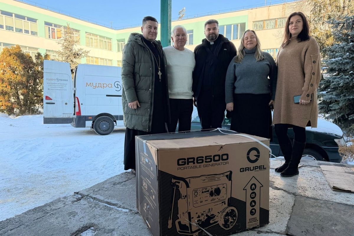 Патріарша фундація «Мудра справа» передала генератори та обігрівачі освітнім закладам Києва