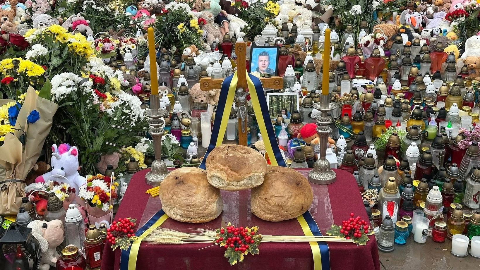 Глава УГКЦ з католицькими єпископами України на місці трагедії в Тернополі: «Ваш біль є болем усього тіла Христової Церкви» Глава УГКЦ з католицькими єпископами України на місці трагедії в Тернополі: «Ваш біль є болем усього тіла Христової Церкви»