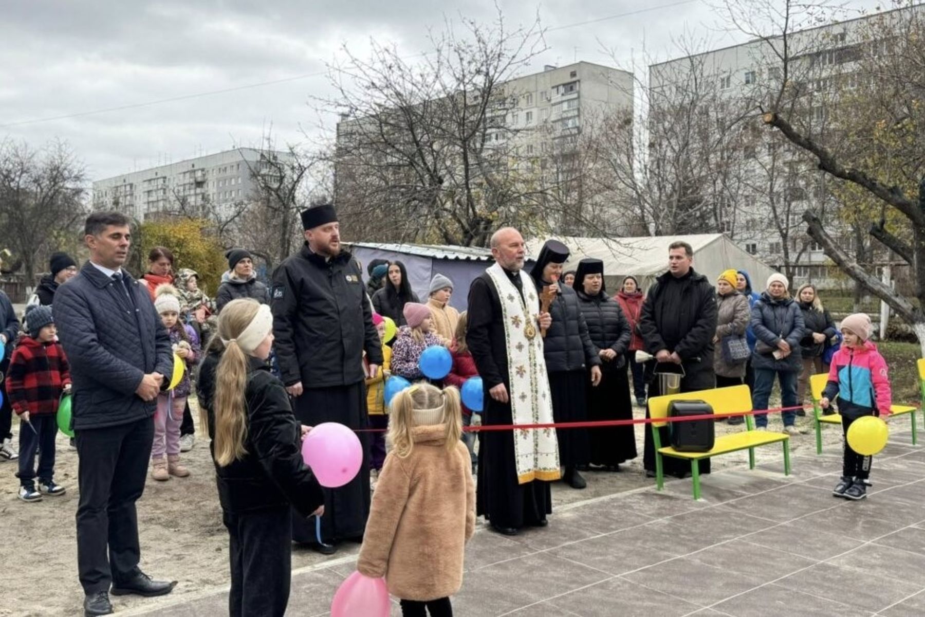 За підтримки Лицарів Колумба у Харкові звели дитячий майданчик