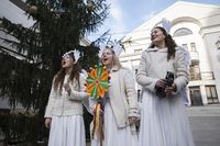 «Чудеса Різдва» біля Патріаршого собору: у Києві відкрили резиденцію Святого Миколая «Чудеса Різдва» біля Патріаршого собору: у Києві відкрили резиденцію Святого Миколая