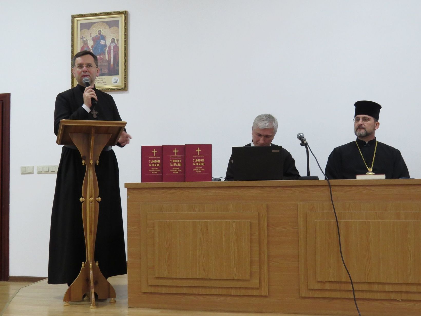 «У Любові та Правді»: Владика Михайло Бубній підсумував 10 років служіння у своїй книзі