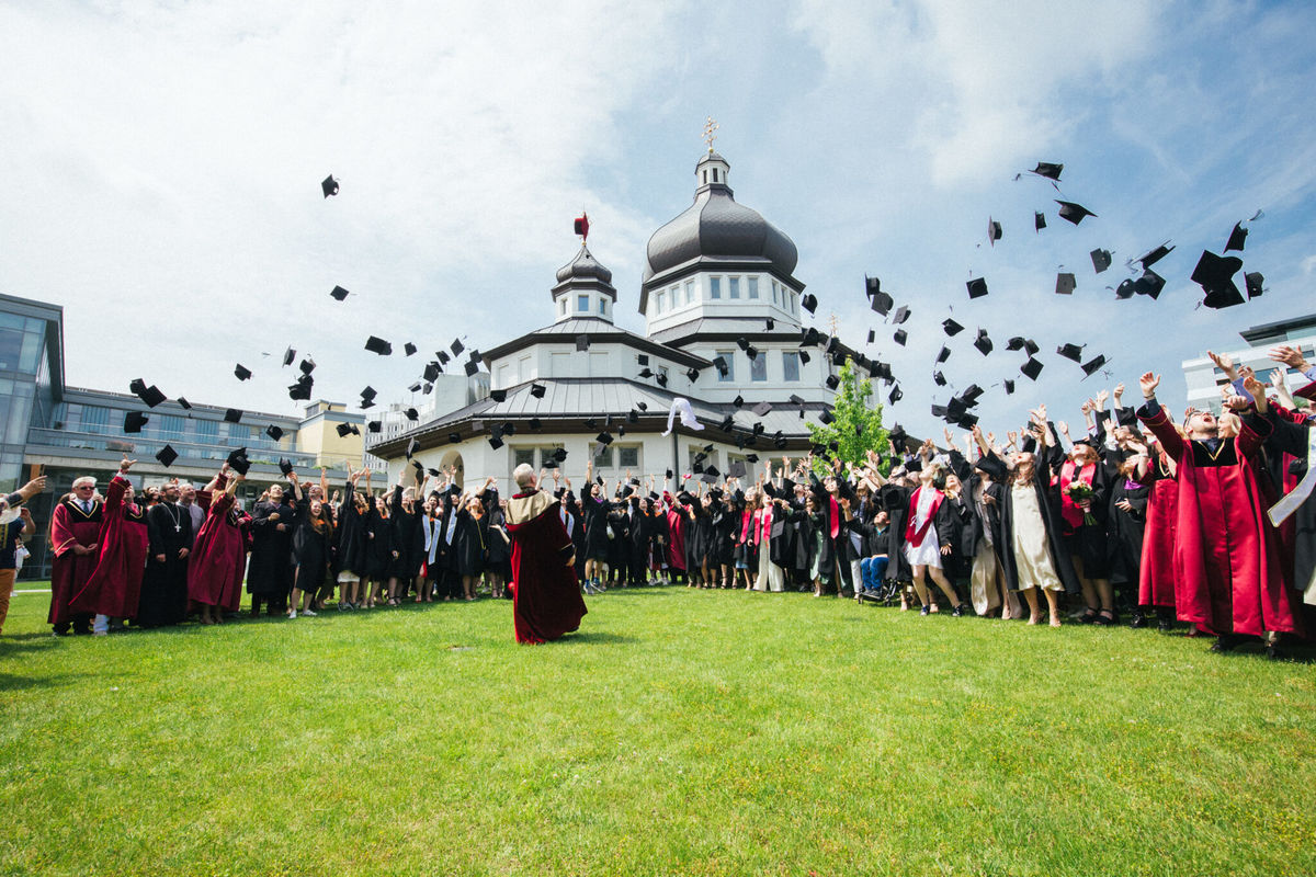 Свідчіть правду: понад 500 дипломованих бакалаврів та магістрів стали випускниками УКУ