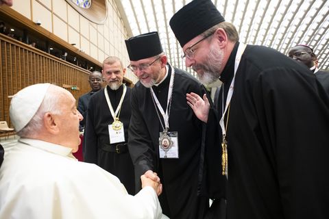 His Beatitude Sviatoslav Introduces the UGCC Delegation to Pope Francis at the Pontifical Synod