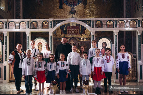 Вихованці Католицької школи Святої Софії в Римі концертом привітали парафіян з Днем захисника та захисниці
