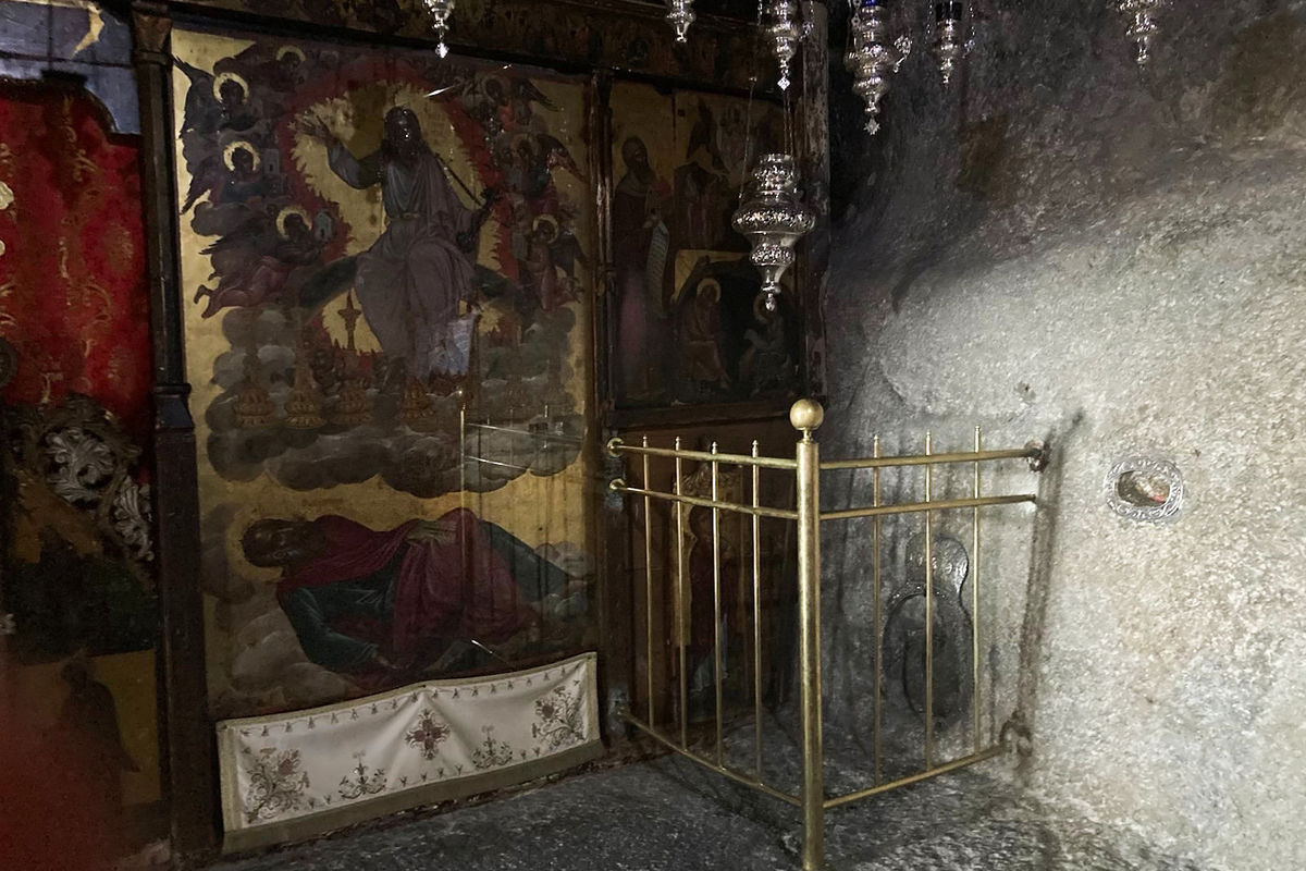 Prayer in Ukrainian for Ukraine’s victory in the Cave of Apocalypse on Pátmos