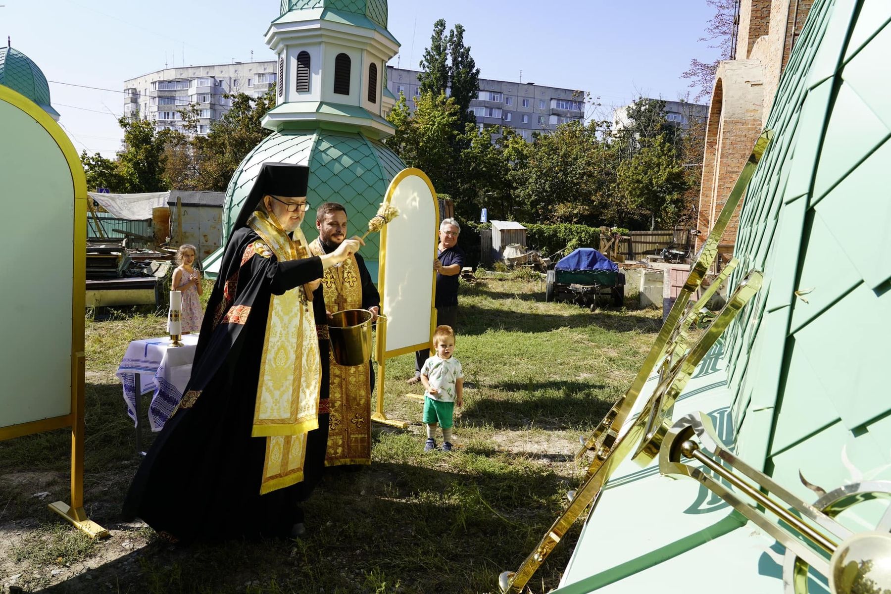 Владика Йосиф Мілян освятив накупольні хрести у місті Біла Церква