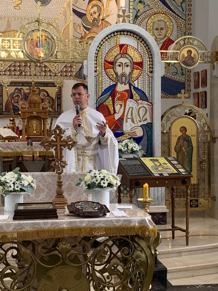 Парафія УГКЦ у Крихівцях отримала унікальну тифлоакустичну ікону Гошівської Богородиці