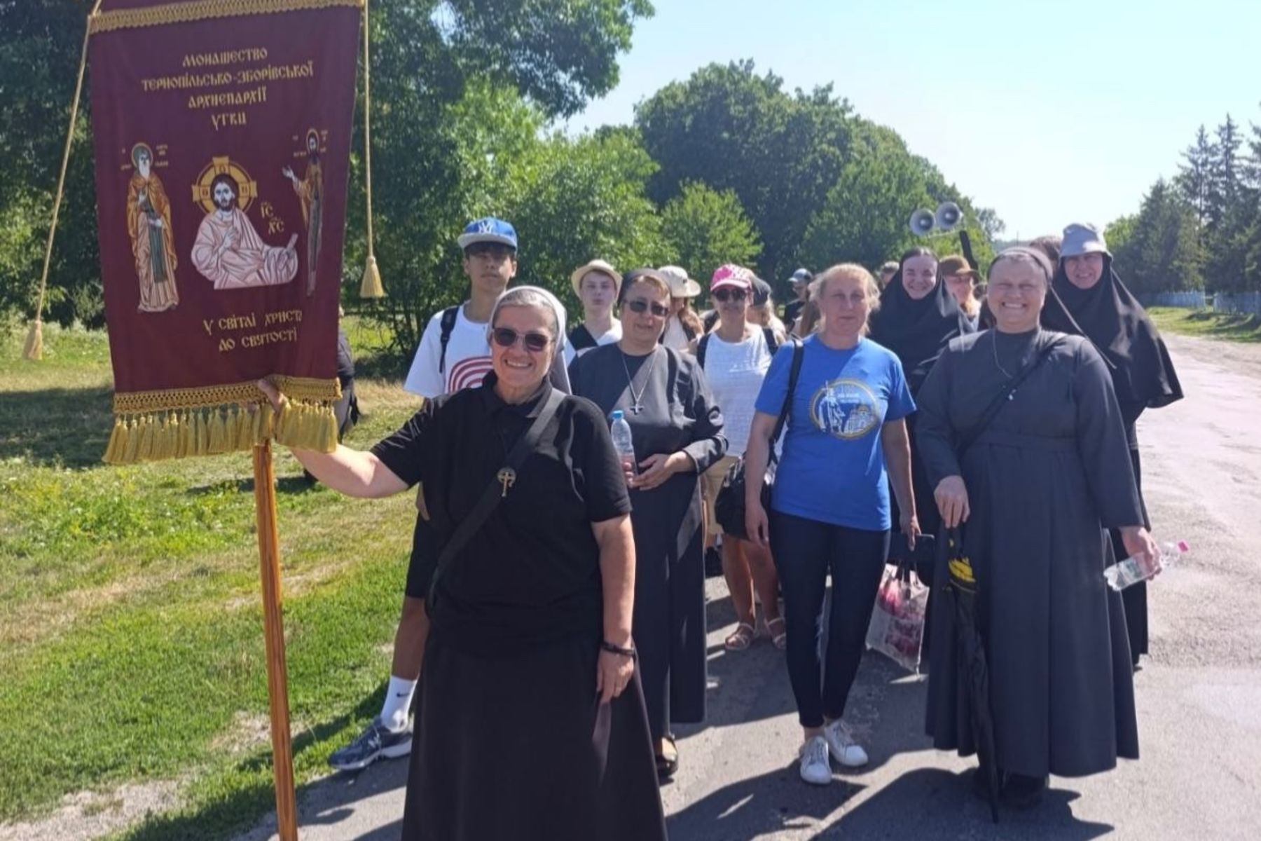 Молодь і монашество Тернопільсько-Зборівської архиєпархії здійснили прощу до Зарваниці