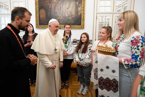 Pope Francis apologizes to Ukrainian youth for his inability to influence the situation in Ukraine