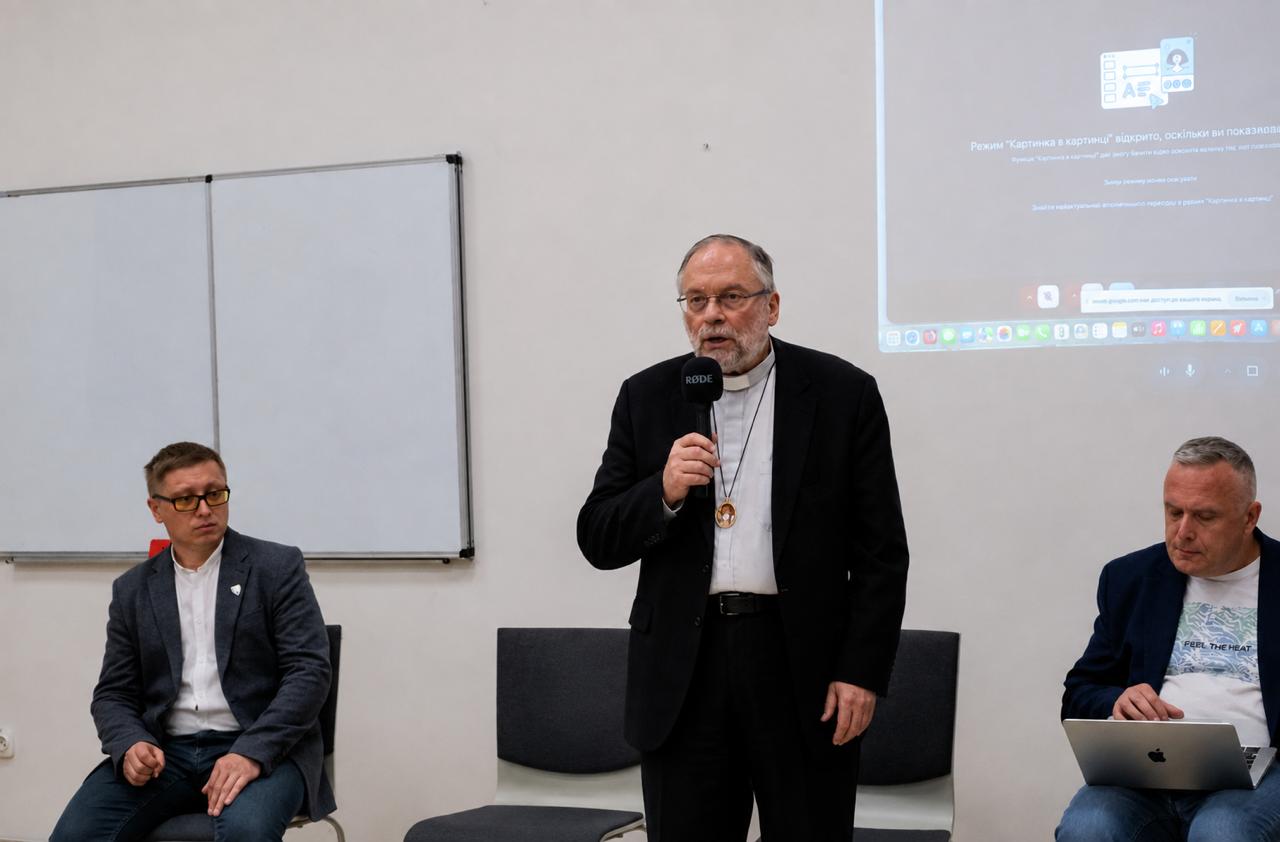 Від &laquo;священників на&nbsp;колесах&raquo; до&nbsp;єпархії, відкритої світові: в&nbsp;УКУ досліджують майже столітню історію Паризької єпархії